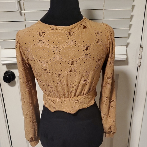 URBAN Romantics Long Sleeve Tan Lace Crop Top - Picture 8 of 8
